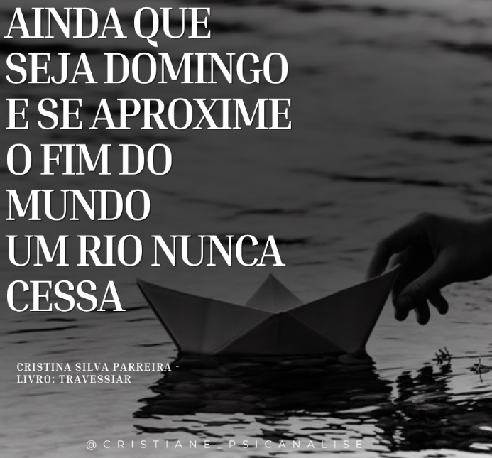 Barquinho de papel sobre a água